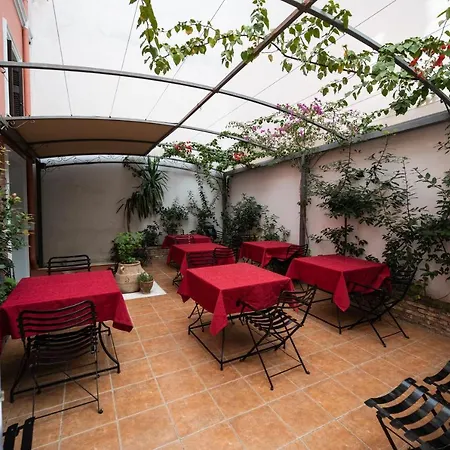 Boutique Anagennisis Pyrgos (Elis)