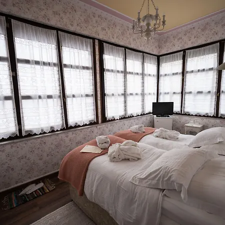 Boutique Anagennisis Pírgos