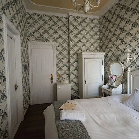 Boutique Anagennisis Pírgos