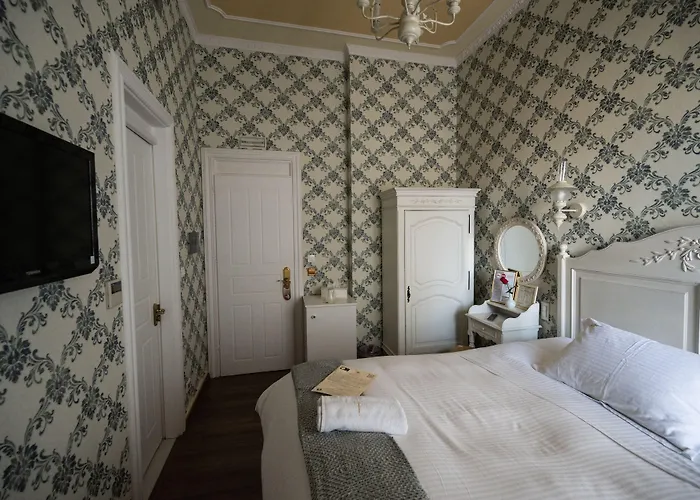 Boutique Anagennisis Pírgos